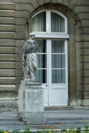 성녀 수산나_by Francois Duquesnoy_photo by Eutouring_at the Luxembourg Palace in Paris_France.jpg